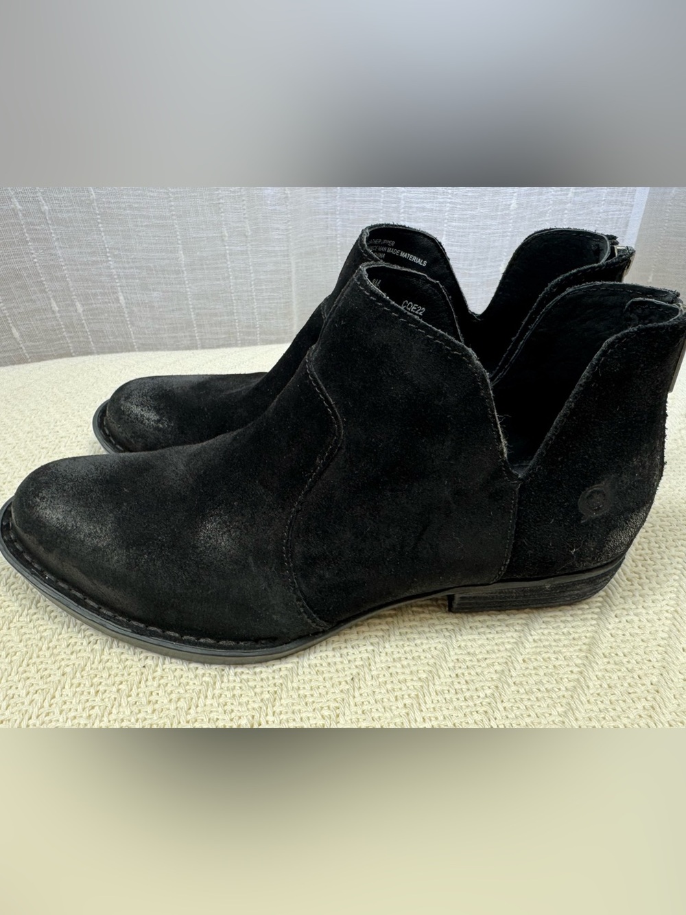 Born Women’s Sz 8 Black Suede Distressed Ankle Booties - Picture 4 of 9